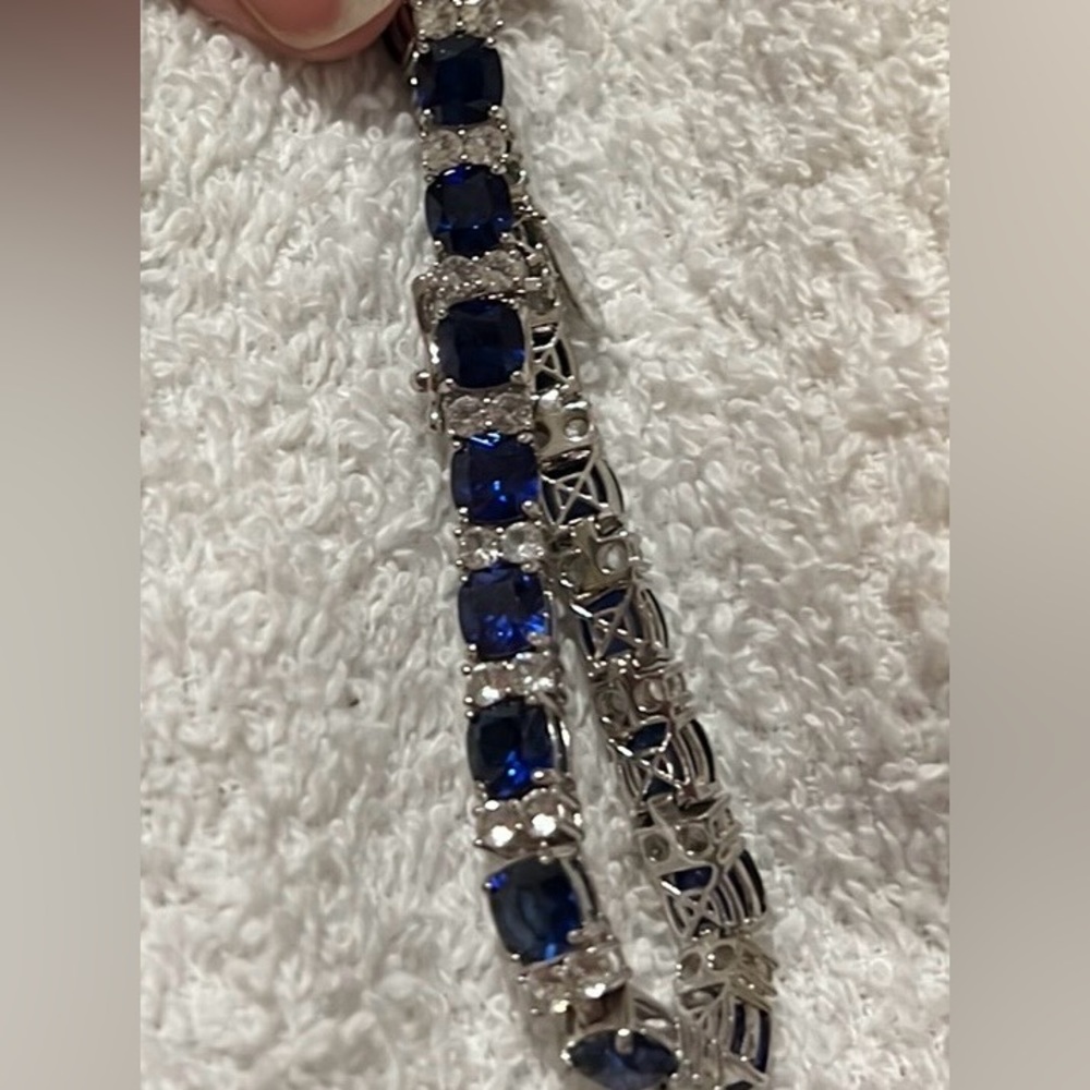 Simulated Sapphire jewel Silver bracket.